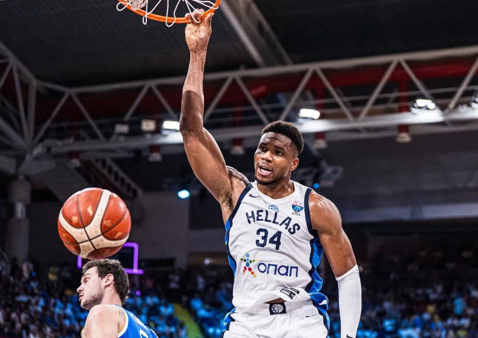 九游电脑版-字母哥重返赛场，晋级下一阶段首场状态出色，MAD观众沸腾！观众掌声雷动-九游电脑版